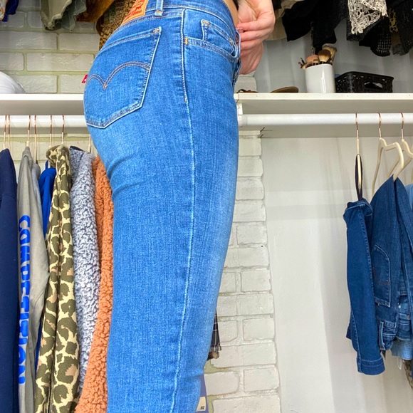Levi Skinny Jeans - Picture 2 of 2